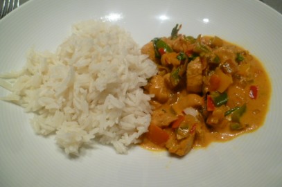 Hete (kip) curry met chilipepers en paprika’s